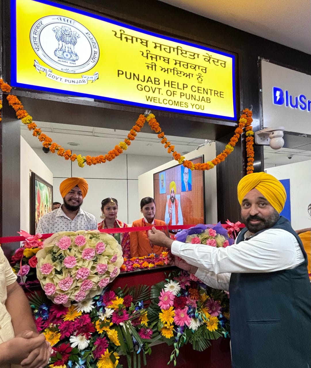 /punjab-cm-endows-grand-gesture-for-nris-unveils-punjab-help-centre-at-igi-airport/